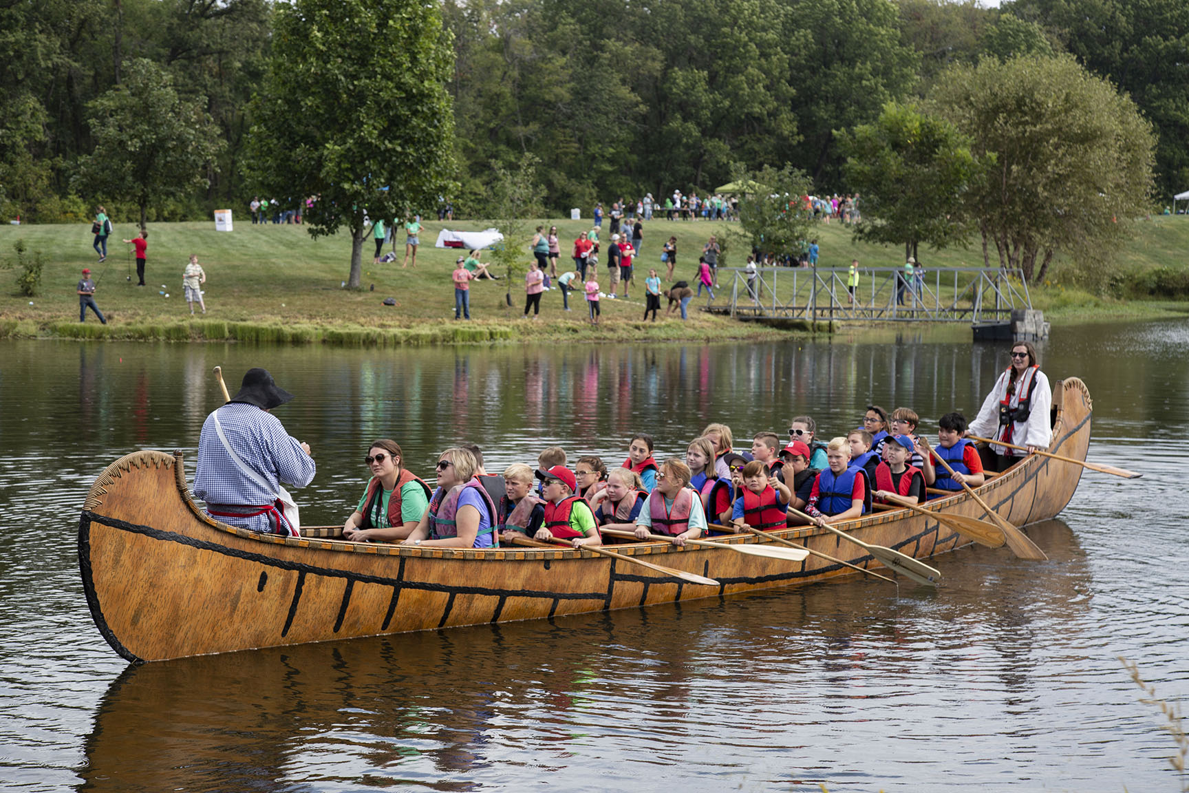 Students learn about canoeing and boat safety at the National Great Rivers Research and Education Center’s Water Festival. NGRREC file photo.