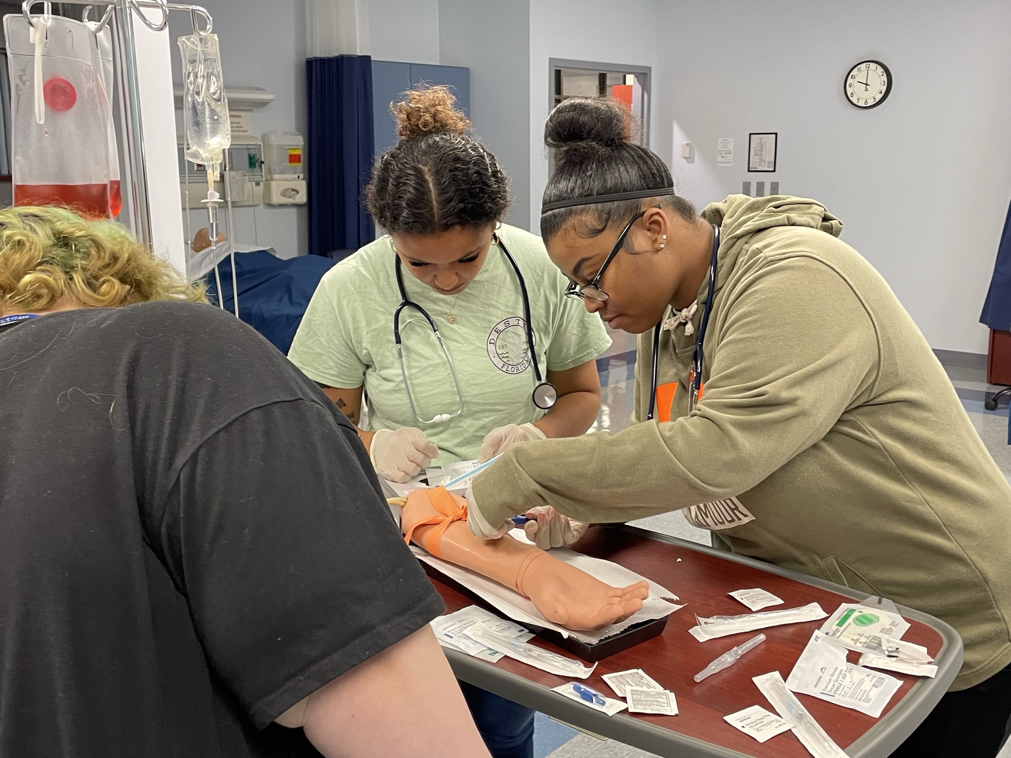 Student participants in a hands-on activity during last summer’s NURS 129 course. Photo by DIANE MCDONOUGH/LEWIS AND CLARK COMMUNITY COLLEGE