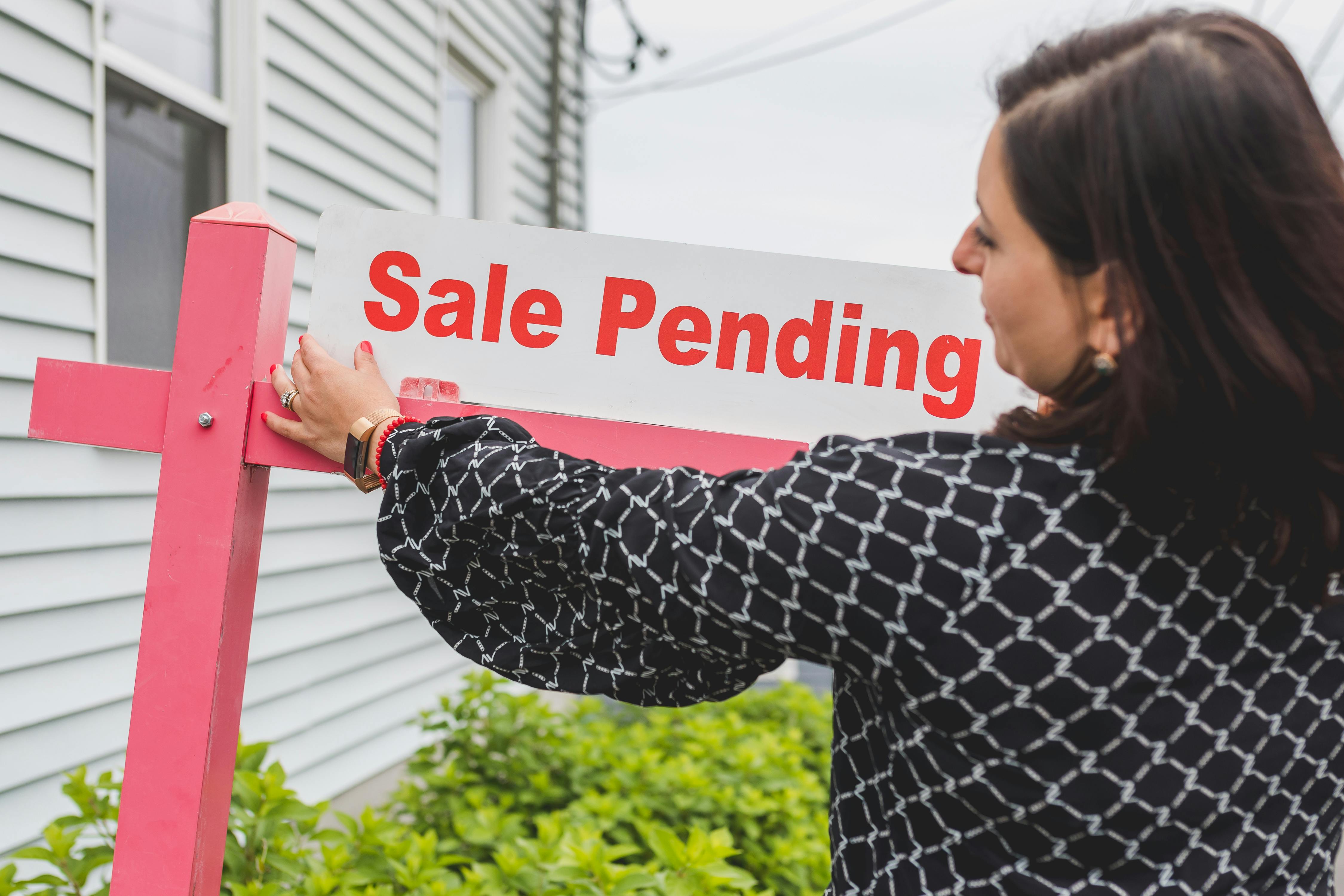 Lewis and Clark Community College is meeting the changes and challenges in the growing real estate field by offering classes to help individuals enter that career field as brokers. 